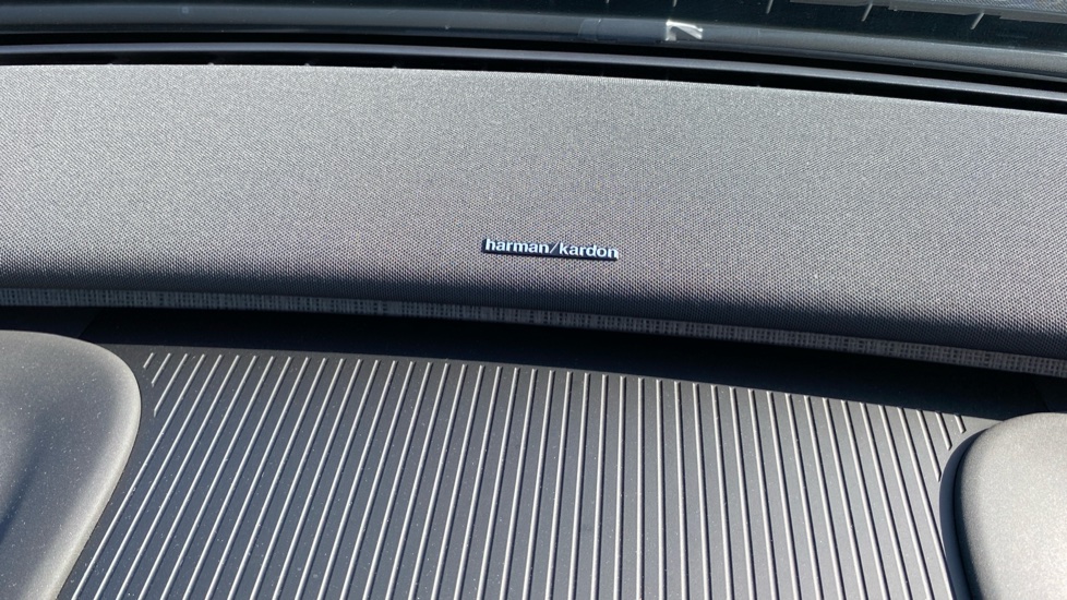 Volvo EX30 315kW TM Perf Cross Country Ultra 69kWh 5dr Auto Electric Estate - Image 25