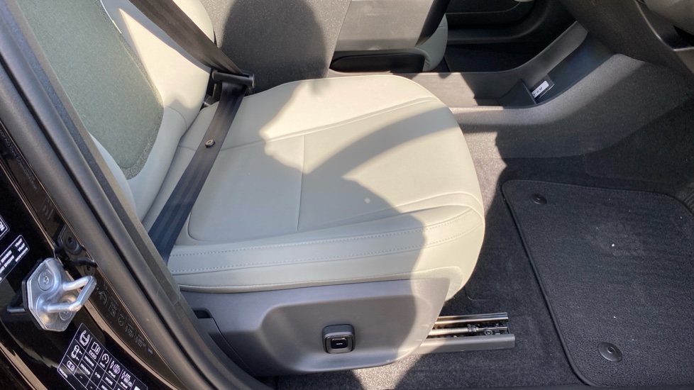 Volvo EX30 315kW TM Perf Cross Country Ultra 69kWh 5dr Auto Electric Estate - Image 30