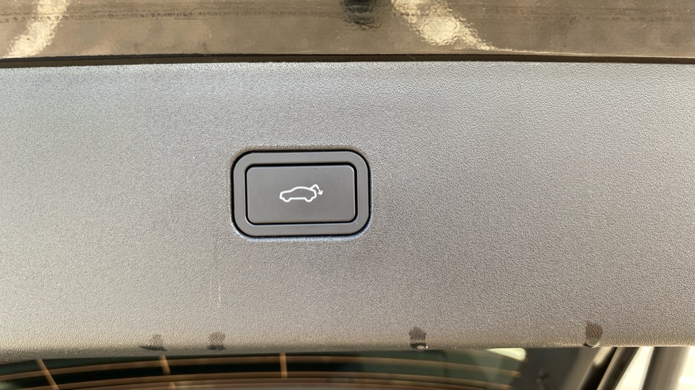 Volvo EX30 315kW TM Perf Cross Country Ultra 69kWh 5dr Auto Electric Estate - Image 35