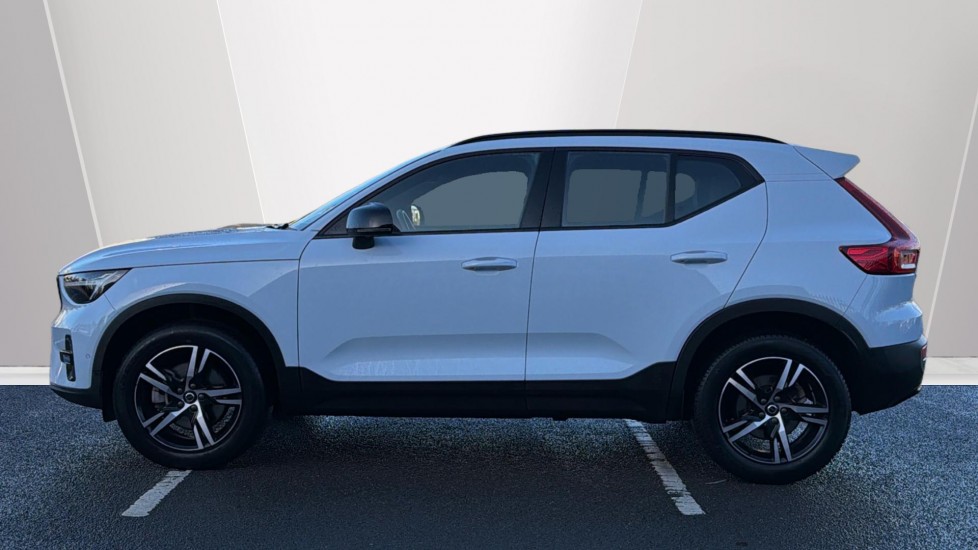 Volvo XC40 2.0 B3P Plus Dark 5dr Auto Petrol Estate - Image 3