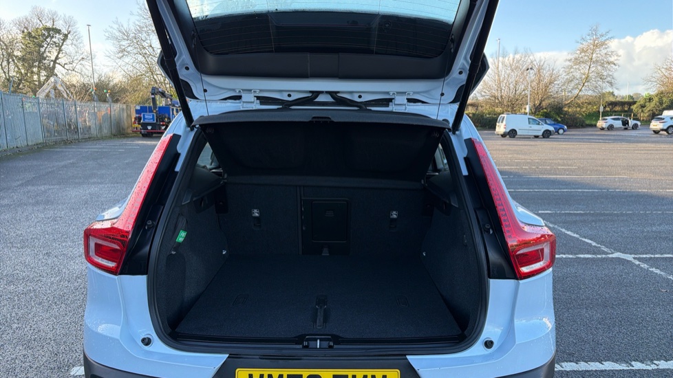 Volvo XC40 2.0 B3P Plus Dark 5dr Auto Petrol Estate - Image 13