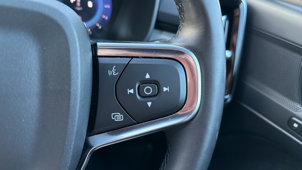 Volvo XC40 2.0 B3P Plus Dark 5dr Auto Petrol Estate - Image 21