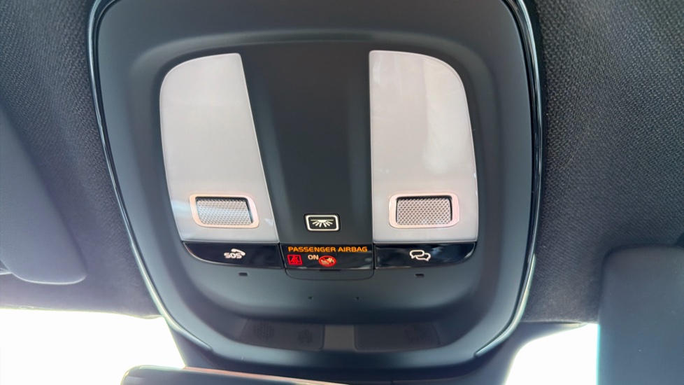 Volvo XC40 2.0 B3P Plus Dark 5dr Auto Petrol Estate - Image 27