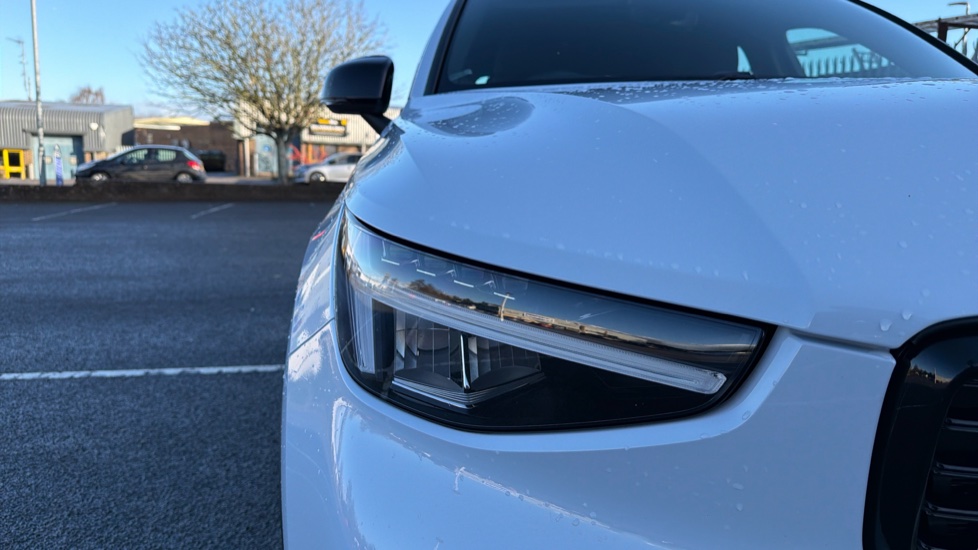 Volvo XC40 2.0 B3P Plus Dark 5dr Auto Petrol Estate - Image 33