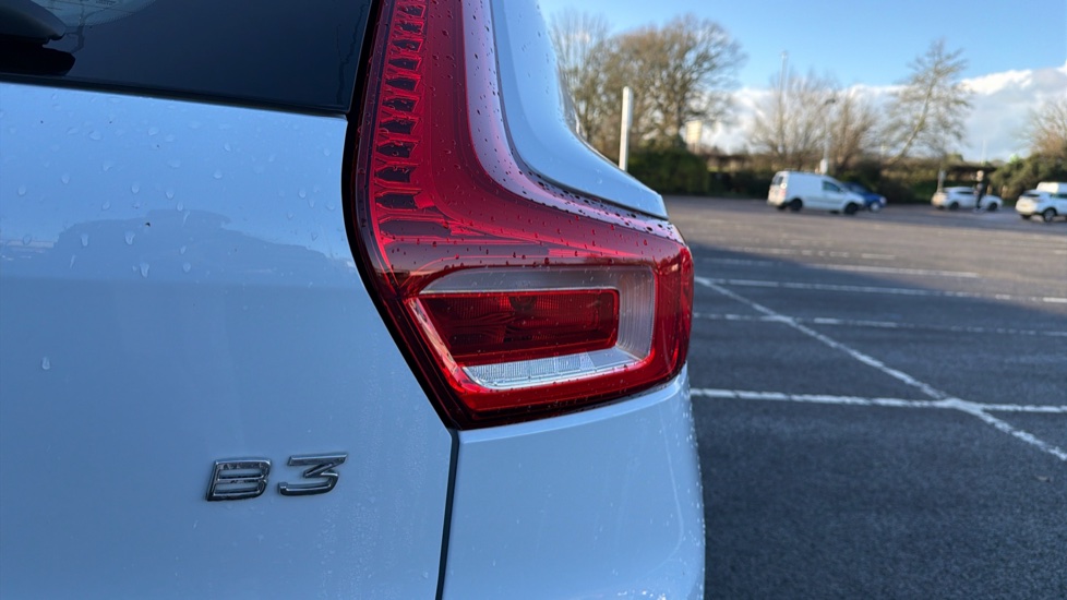 Volvo XC40 2.0 B3P Plus Dark 5dr Auto Petrol Estate - Image 35