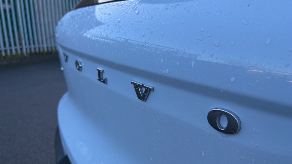 Volvo XC40 2.0 B3P Plus Dark 5dr Auto Petrol Estate - Image 36