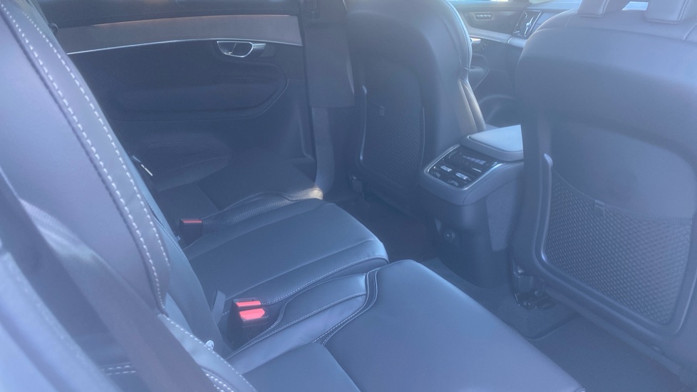 Volvo XC90 2.0 B5P Ultra Dark 5dr AWD Geartronic [Revised] Petrol Estate - Image 6