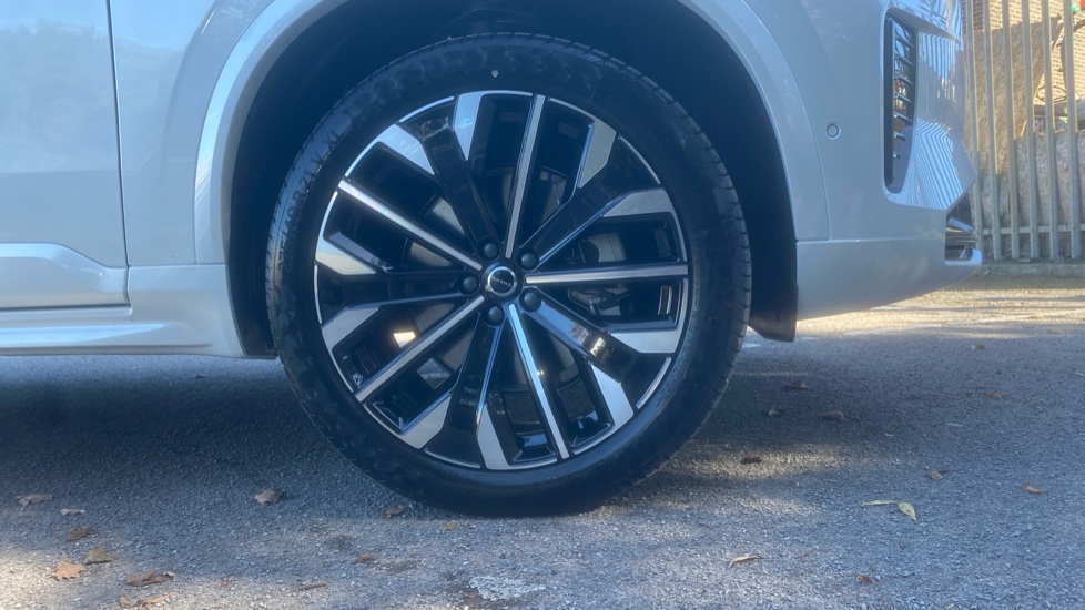 Volvo XC90 2.0 B5P Ultra Dark 5dr AWD Geartronic [Revised] Petrol Estate - Image 9