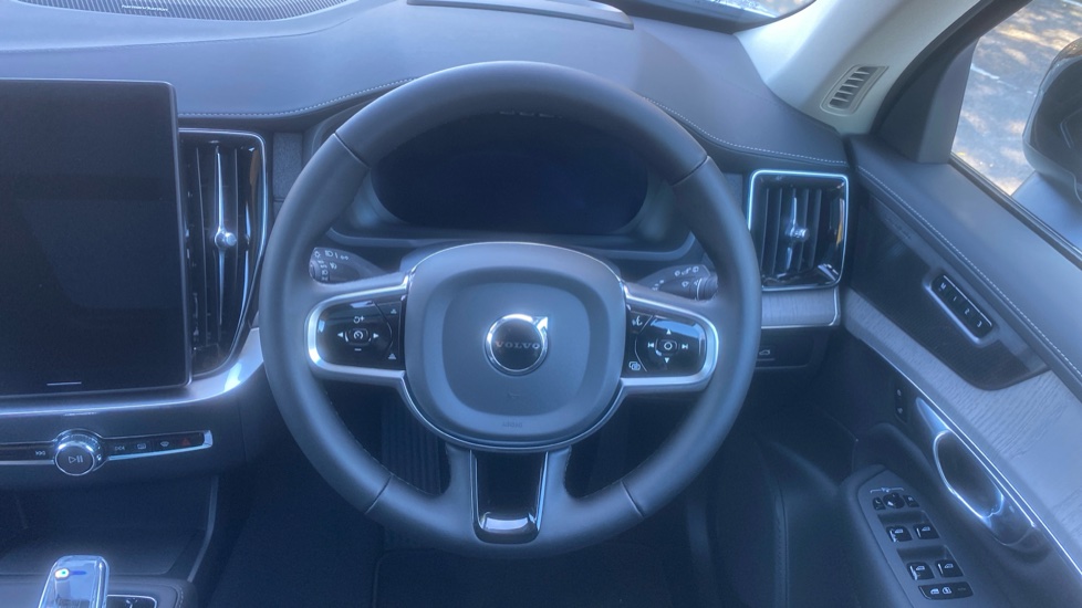 Volvo XC90 2.0 B5P Ultra Dark 5dr AWD Geartronic [Revised] Petrol Estate - Image 10