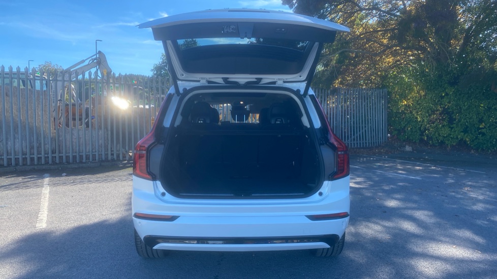 Volvo XC90 2.0 B5P Ultra Dark 5dr AWD Geartronic [Revised] Petrol Estate - Image 13