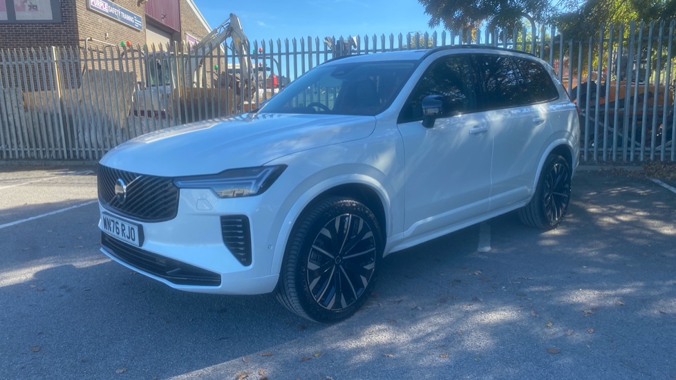 Volvo XC90 2.0 B5P Ultra Dark 5dr AWD Geartronic [Revised] Petrol Estate - Image 36