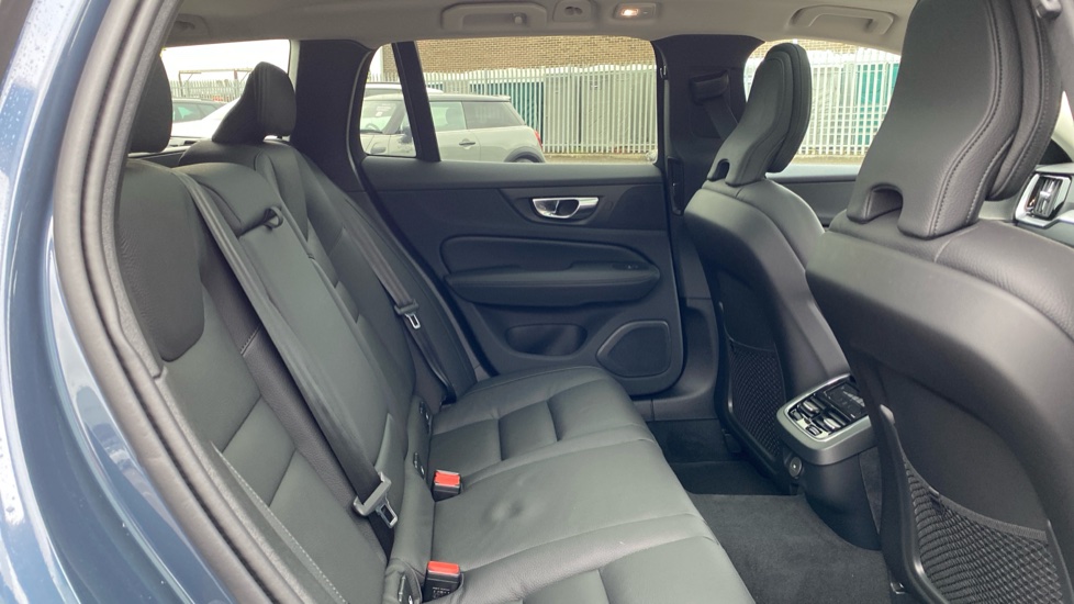 Volvo V60 2.0 B4P Ultra Dark 5dr Auto Petrol Estate - Image 6
