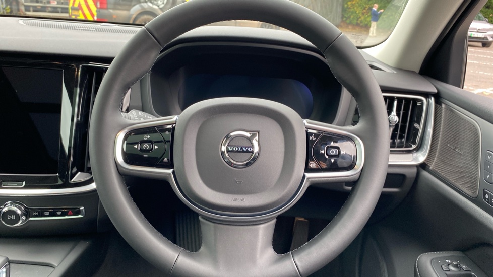 Volvo V60 2.0 B4P Ultra Dark 5dr Auto Petrol Estate - Image 10