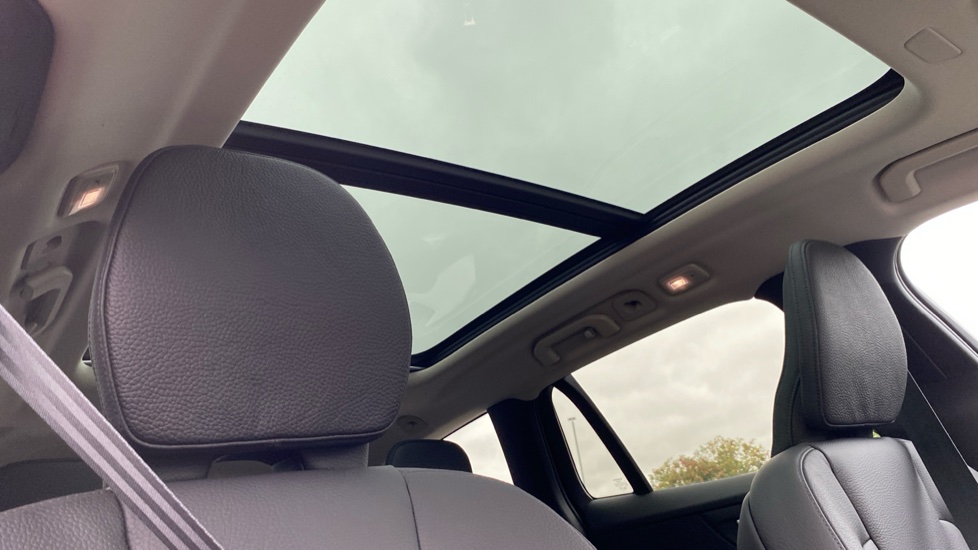 Volvo V60 2.0 B4P Ultra Dark 5dr Auto Petrol Estate - Image 31