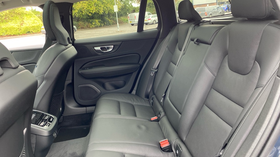 Volvo V60 2.0 B4P Ultra Dark 5dr Auto Petrol Estate - Image 33