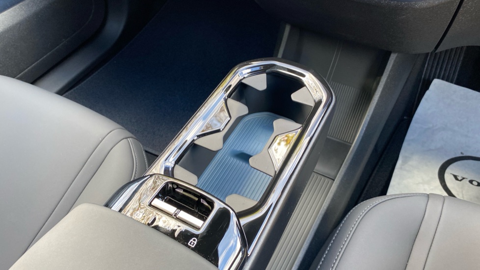 Volvo EX30 200kW Single Motor Plus 51kWh 5dr Auto Electric Estate - Image 26