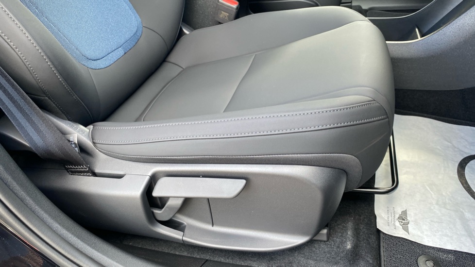 Volvo EX30 200kW Single Motor Plus 51kWh 5dr Auto Electric Estate - Image 30