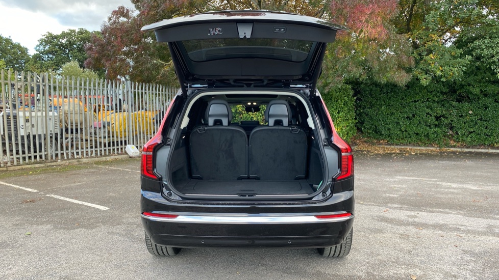 Volvo XC90 2.0 B5P Ultra Bright 5dr AWD Geartronic [Revised] Petrol Estate - Image 13