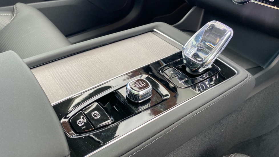 Volvo XC90 2.0 B5P Ultra Bright 5dr AWD Geartronic [Revised] Petrol Estate - Image 26