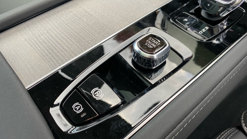 Volvo XC90 2.0 B5P Ultra Bright 5dr AWD Geartronic [Revised] Petrol Estate - Image 27