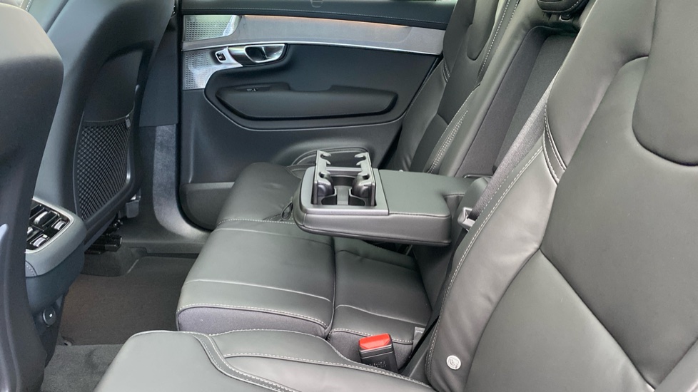 Volvo XC90 2.0 B5P Ultra Bright 5dr AWD Geartronic [Revised] Petrol Estate - Image 33