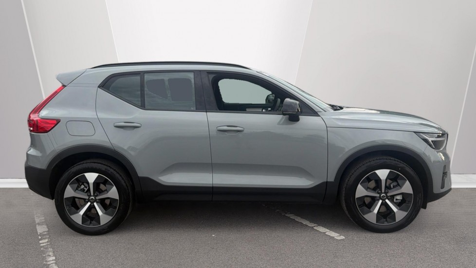 Volvo XC40 2.0 B4P Plus Dark 5dr Auto Petrol Estate - Image 3