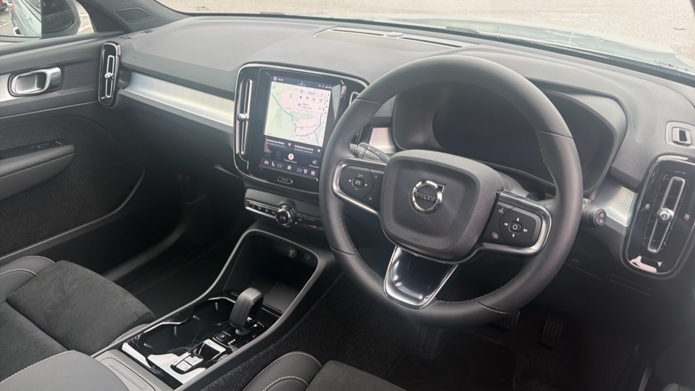 Volvo XC40 2.0 B4P Plus Dark 5dr Auto Petrol Estate - Image 4