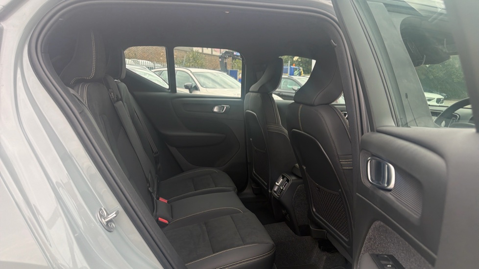 Volvo XC40 2.0 B4P Plus Dark 5dr Auto Petrol Estate - Image 6