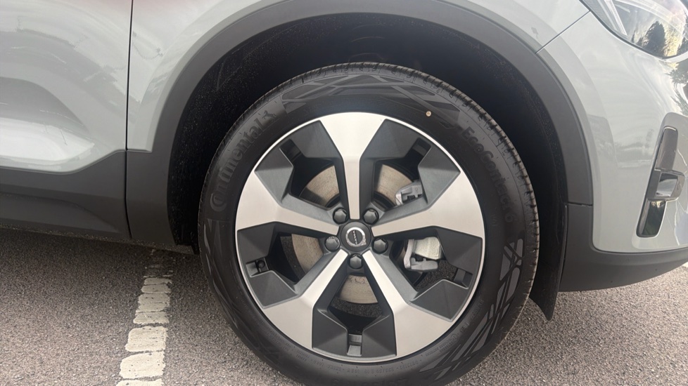 Volvo XC40 2.0 B4P Plus Dark 5dr Auto Petrol Estate - Image 9