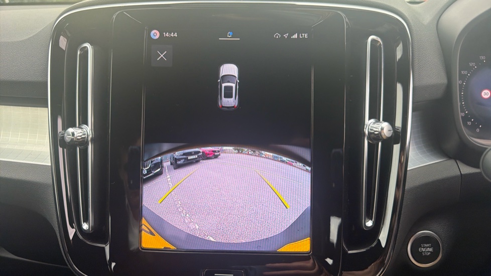Volvo XC40 2.0 B4P Plus Dark 5dr Auto Petrol Estate - Image 17
