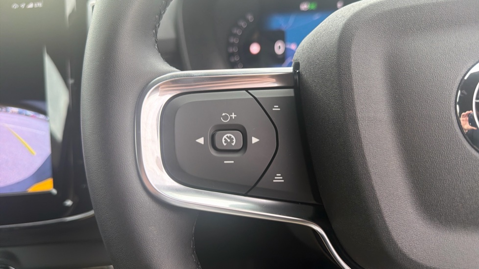 Volvo XC40 2.0 B4P Plus Dark 5dr Auto Petrol Estate - Image 19