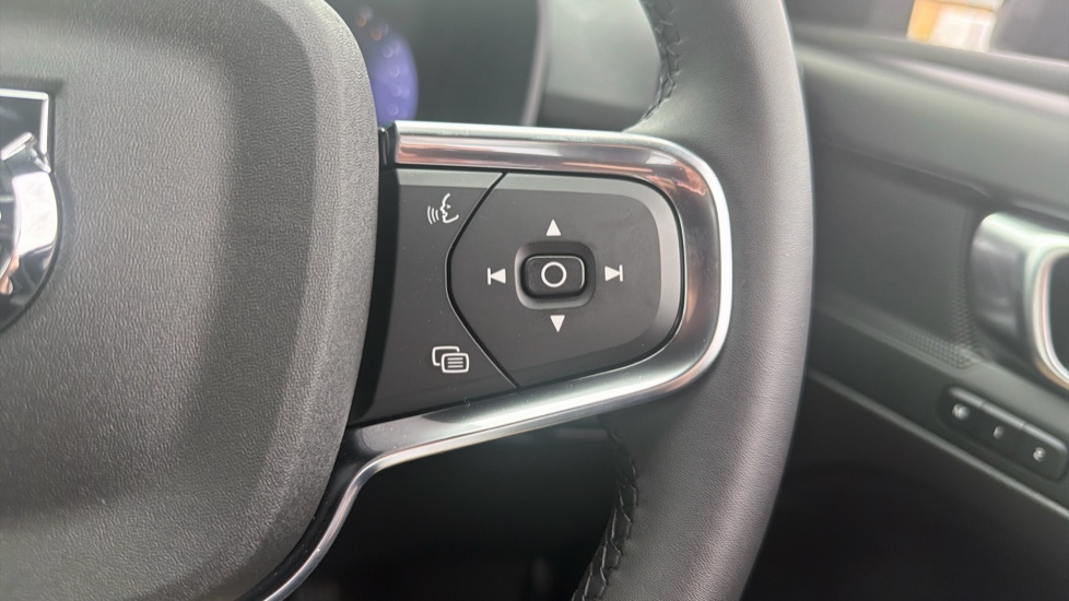 Volvo XC40 2.0 B4P Plus Dark 5dr Auto Petrol Estate - Image 20