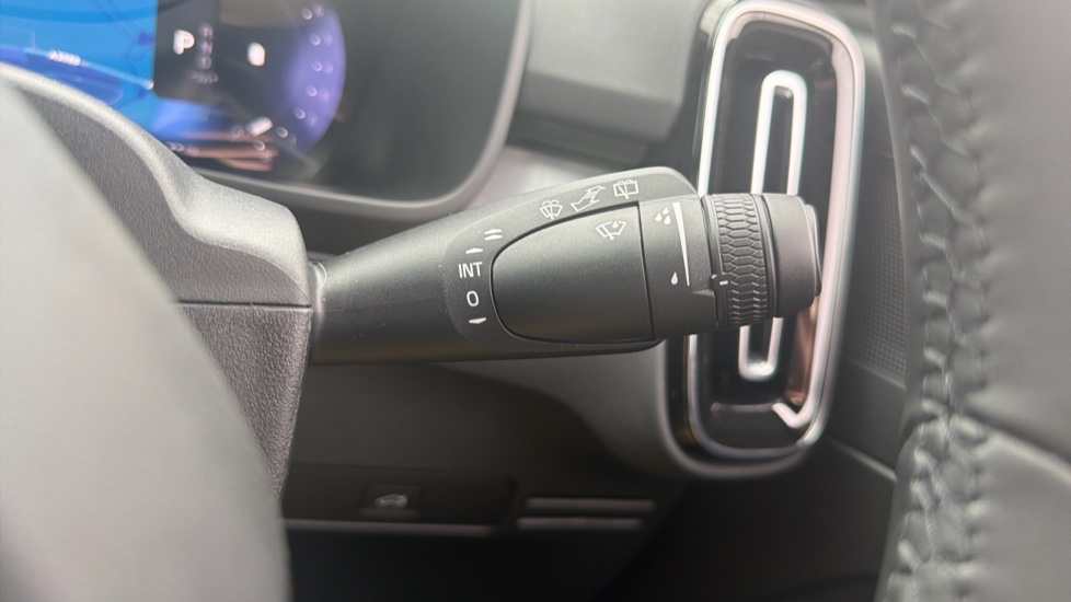 Volvo XC40 2.0 B4P Plus Dark 5dr Auto Petrol Estate - Image 21