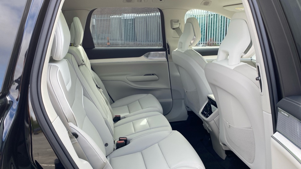 Volvo EX90 300kW Twin Motor Ultra 111kWh 5dr Auto Electric Estate - Image 6