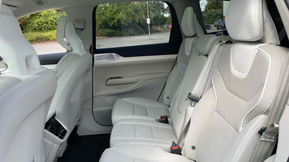 Volvo EX90 300kW Twin Motor Ultra 111kWh 5dr Auto Electric Estate - Image 34