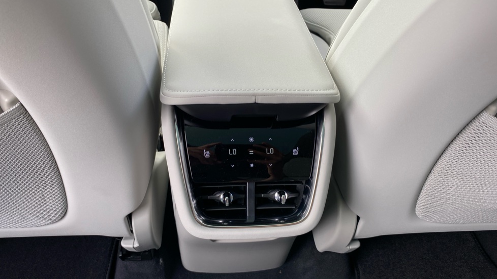 Volvo EX90 300kW Twin Motor Ultra 111kWh 5dr Auto Electric Estate - Image 36