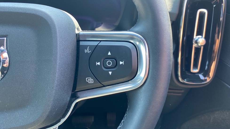 Volvo XC40 2.0 B3P Plus Dark 5dr Auto Petrol Estate - Image 22