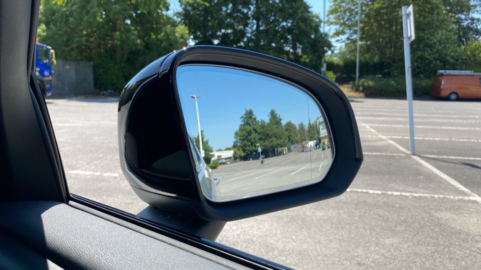Volvo XC40 2.0 B3P Plus Dark 5dr Auto Petrol Estate - Image 32