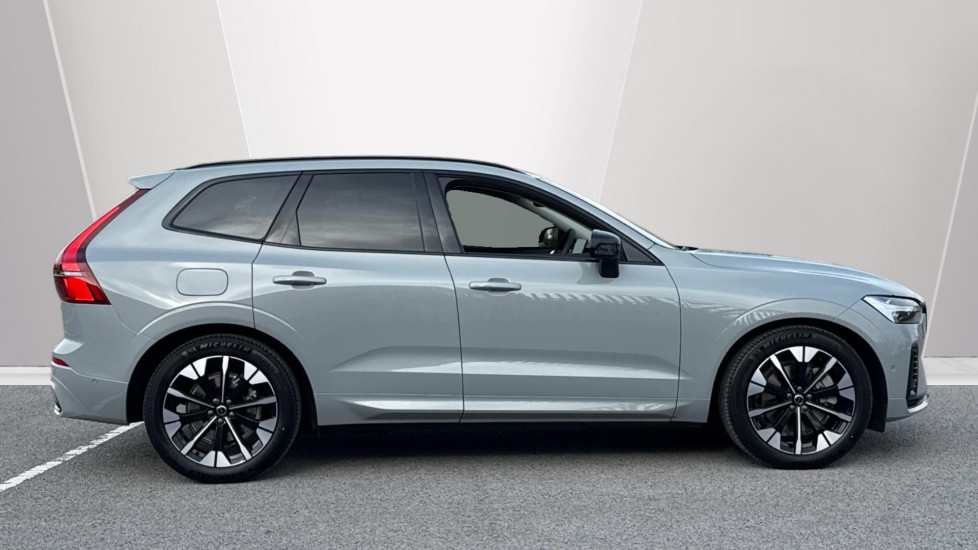 Volvo XC60 2.0 T8 [455] PHEV Ultra Dark 5dr AWD Geartronic Estate - Image 3