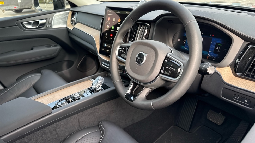 Volvo XC60 2.0 T8 [455] PHEV Ultra Dark 5dr AWD Geartronic Estate - Image 4