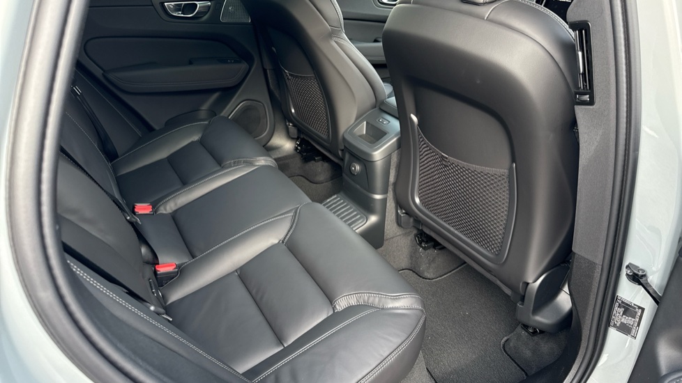 Volvo XC60 2.0 T8 [455] PHEV Ultra Dark 5dr AWD Geartronic Estate - Image 6