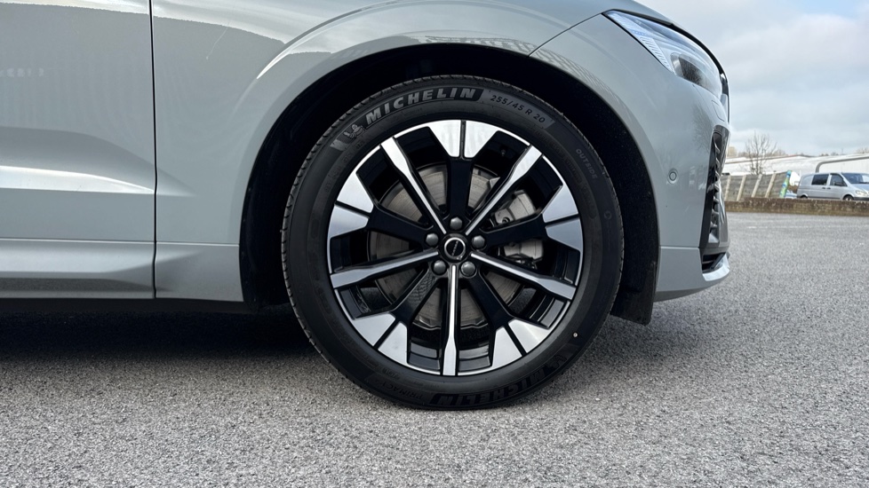 Volvo XC60 2.0 T8 [455] PHEV Ultra Dark 5dr AWD Geartronic Estate - Image 9