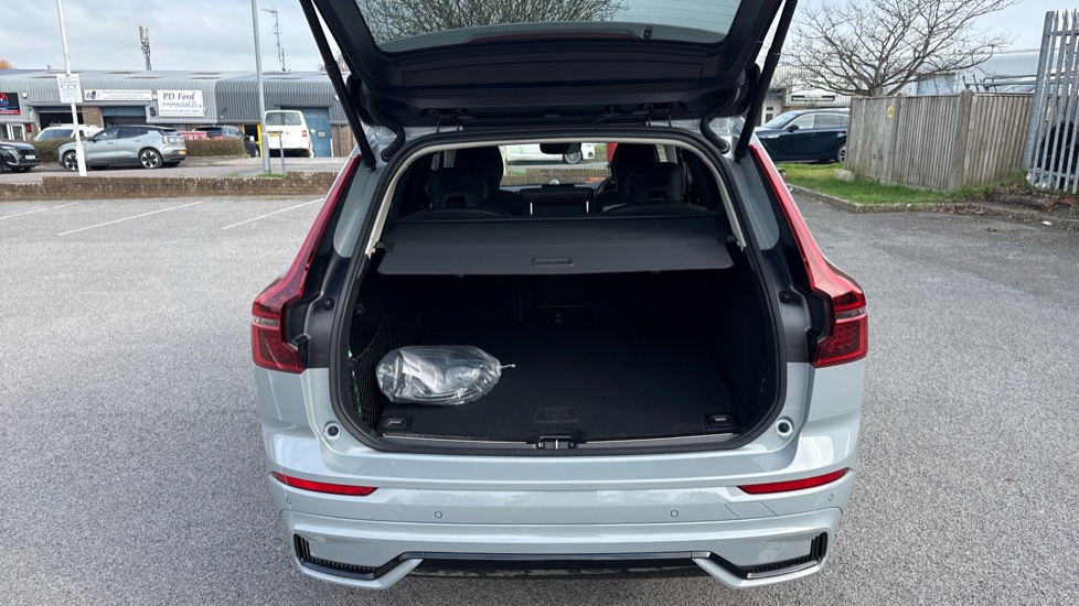 Volvo XC60 2.0 T8 [455] PHEV Ultra Dark 5dr AWD Geartronic Estate - Image 13