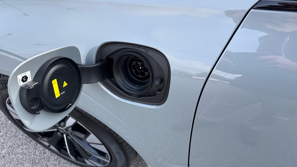 Volvo XC60 2.0 T8 [455] PHEV Ultra Dark 5dr AWD Geartronic Estate - Image 15