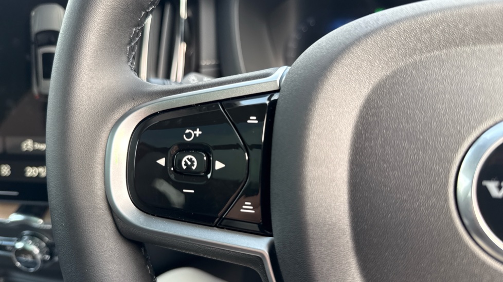 Volvo XC60 2.0 T8 [455] PHEV Ultra Dark 5dr AWD Geartronic Estate - Image 19