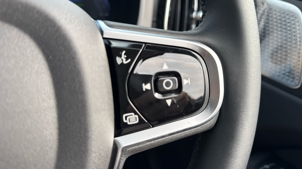 Volvo XC60 2.0 T8 [455] PHEV Ultra Dark 5dr AWD Geartronic Estate - Image 20