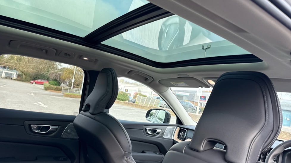 Volvo XC60 2.0 T8 [455] PHEV Ultra Dark 5dr AWD Geartronic Estate - Image 28