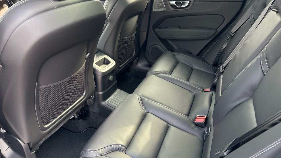 Volvo XC60 2.0 T8 [455] PHEV Ultra Dark 5dr AWD Geartronic Estate - Image 30