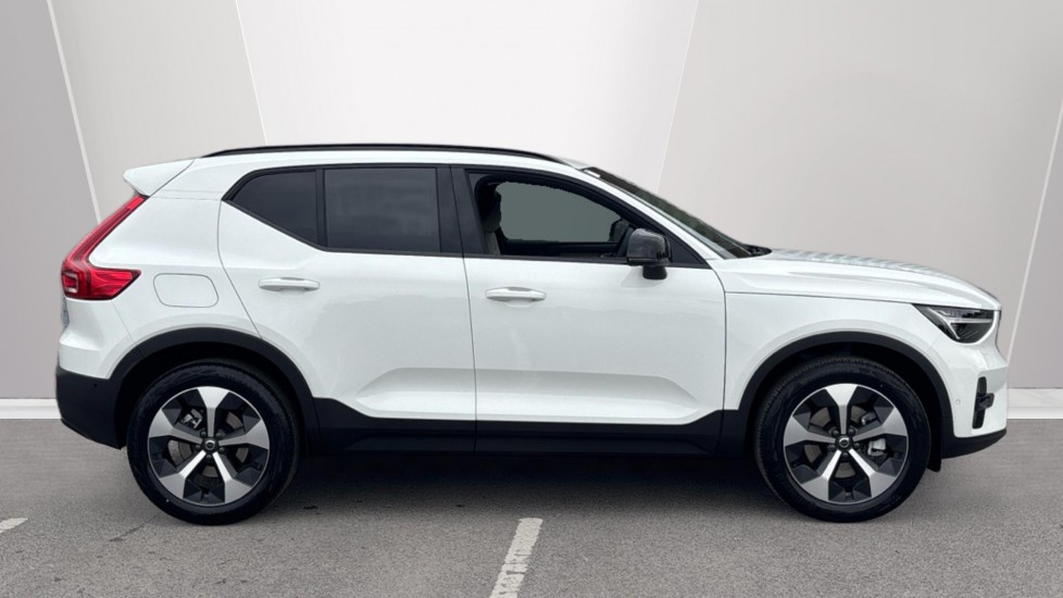 Volvo XC40 2.0 B4P Plus Pro Dark 5dr Auto Petrol Estate - Image 3