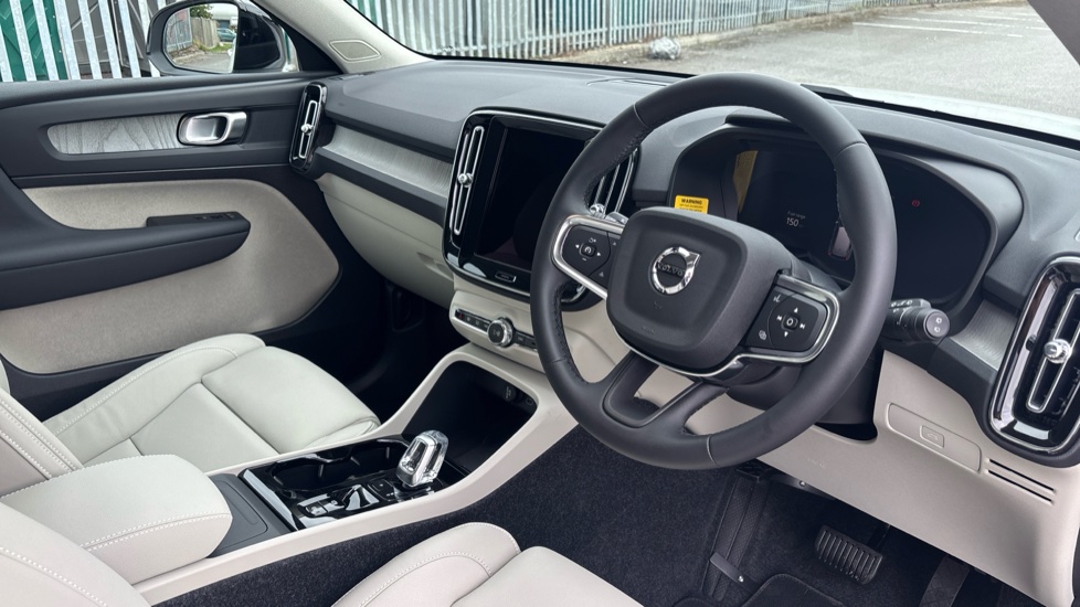 Volvo XC40 2.0 B4P Plus Pro Dark 5dr Auto Petrol Estate - Image 4